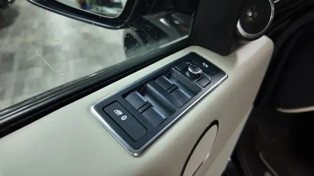 Land Rover Range Rover view 19