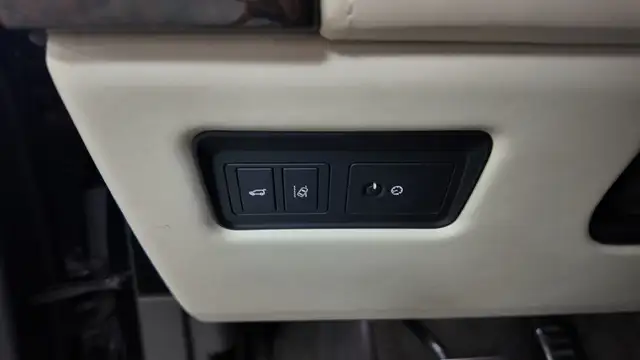 Land Rover Range Rover view 24