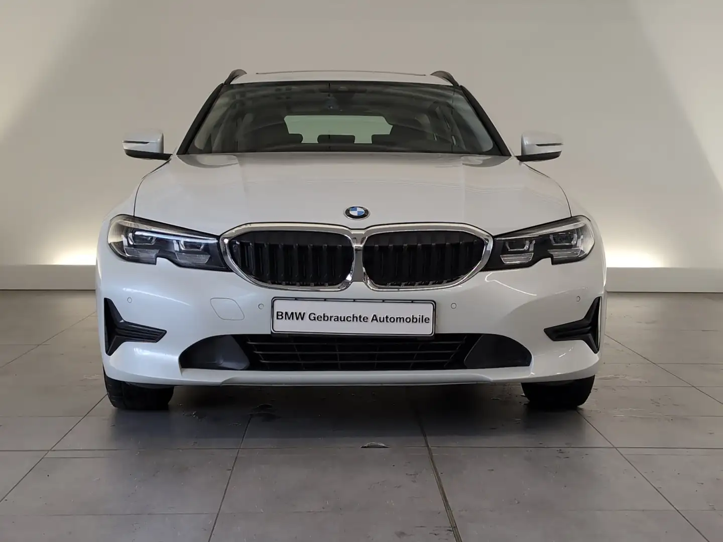 BMW 318 d Touring Advantage AHK/Pano/SHZ/DAB/Lordose AHK/P Weiß - 2