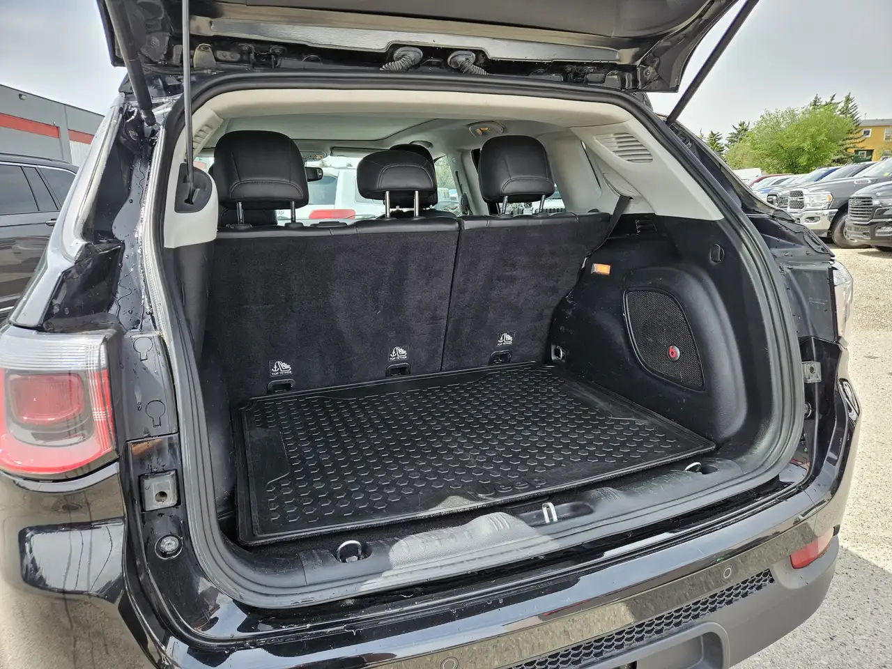Jeep Compass photo Jeep Compass