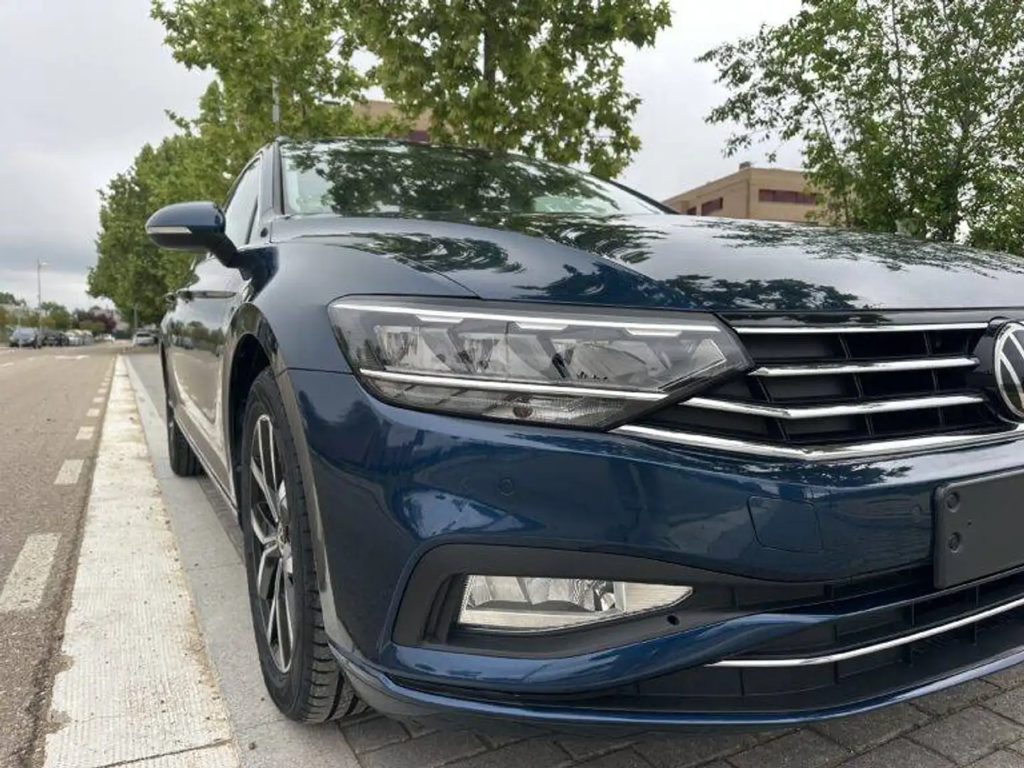 Volkswagen Passat Passat 2.0TDI EVO Variant Executive DSG7 90kW Azul - 2