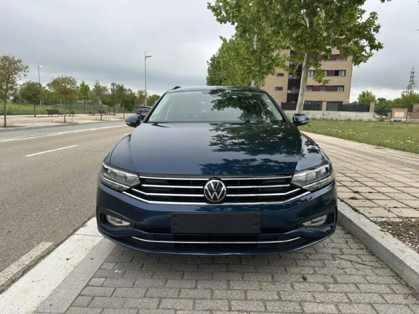 Volkswagen Passat Passat 2.0TDI EVO Variant Executive DSG7 90kW Azul - 1