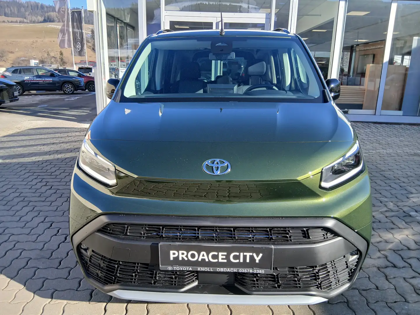 Toyota Proace City Verso 1,5 Diesel Family L2 130 5 Türig Grün - 2
