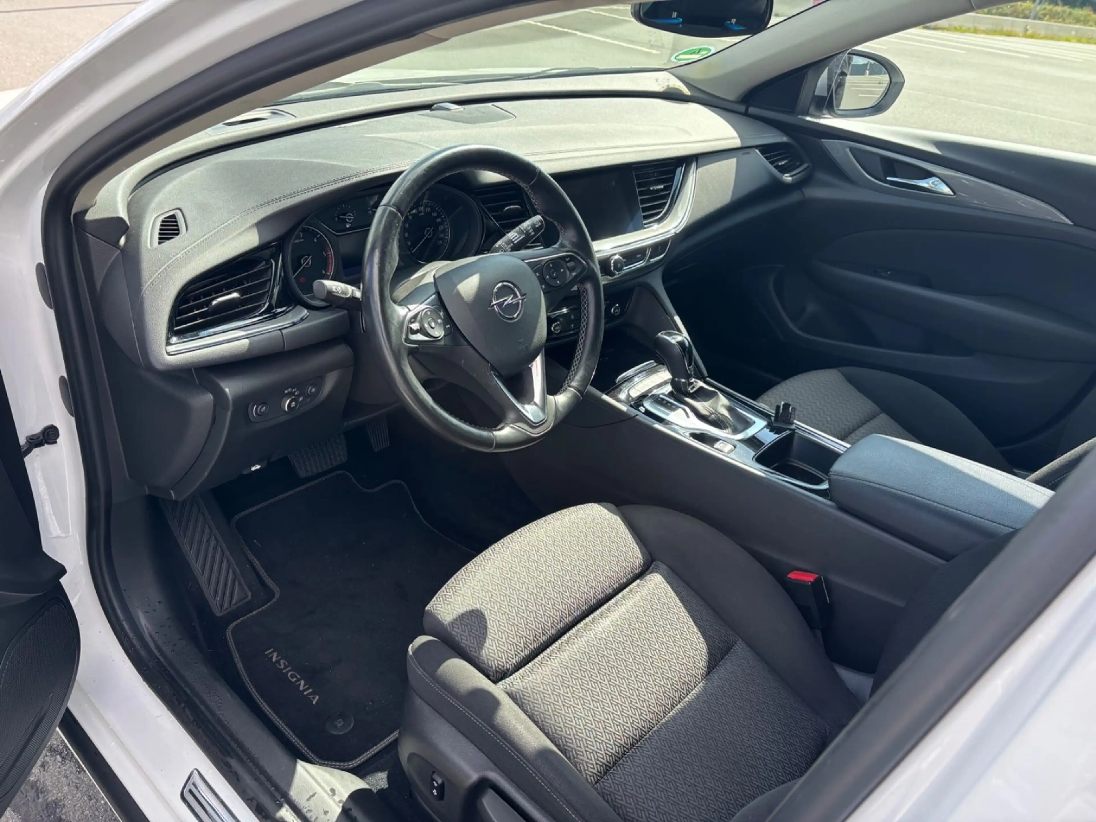 Opel Insignia B Sports Tourer Business Edition — photo 11