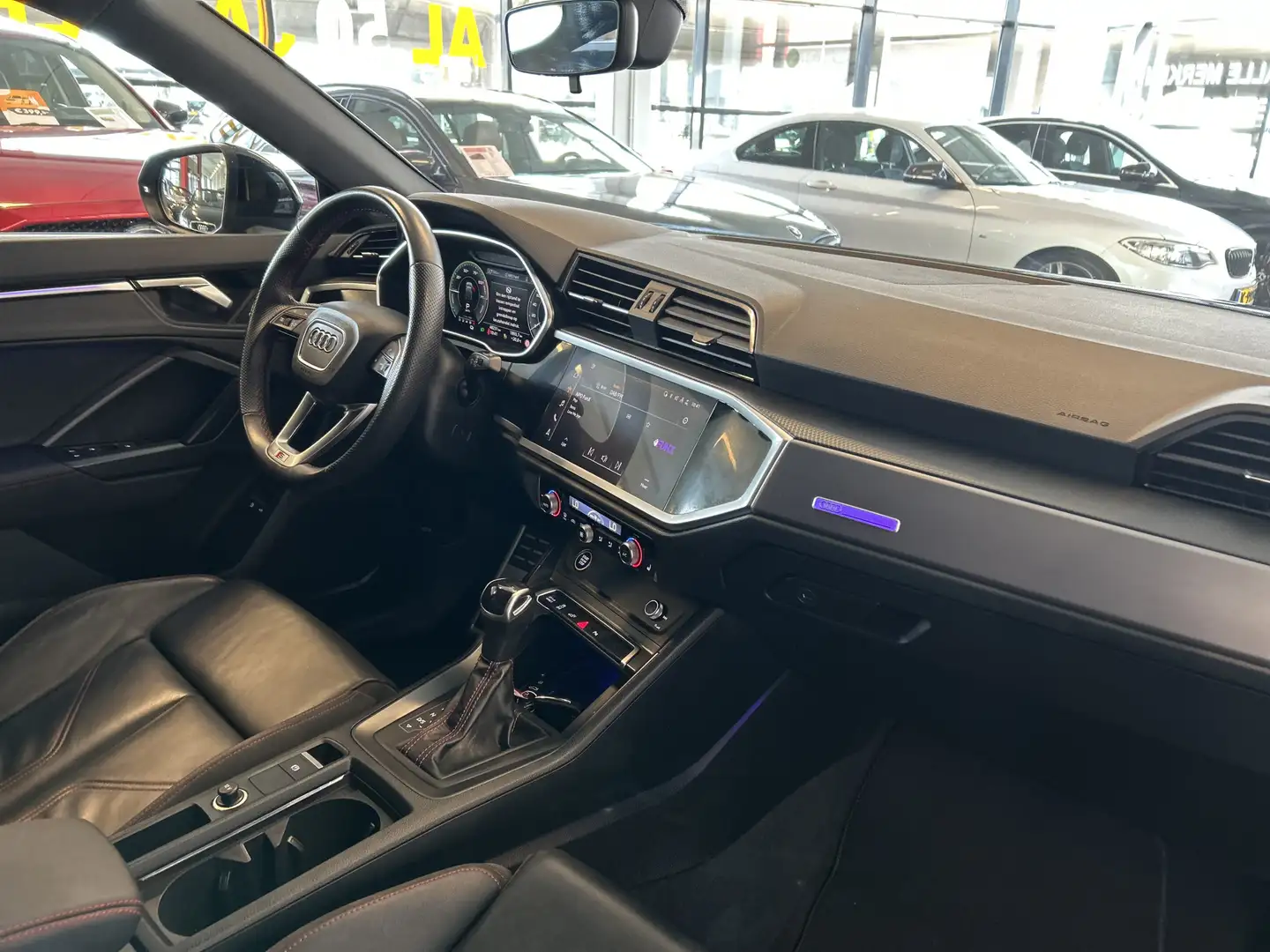 Audi Q3 Sportback 45 TFSI e S Edition S-line 2x/Black line Zwart - 2