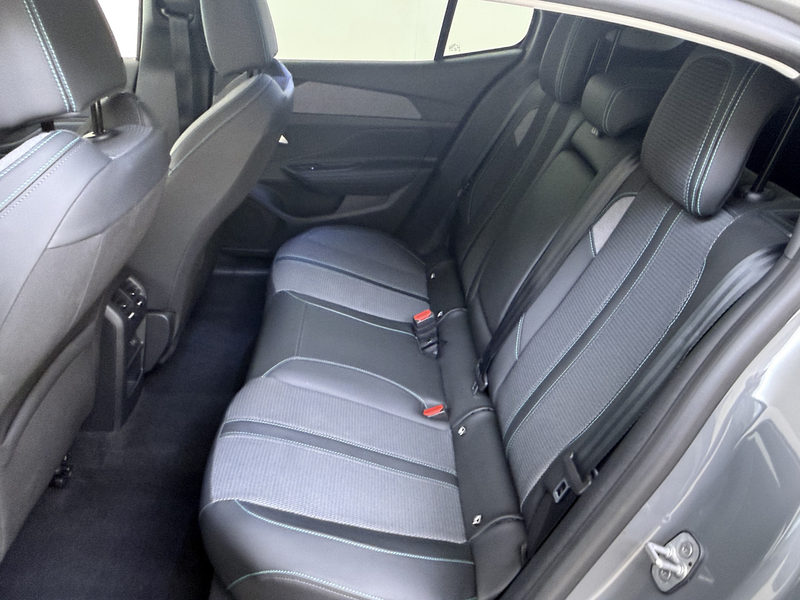 Peugeot 408 1.2 Hybrid 145 e-DCS6 Allure | Full Map Navi | Ada — photo 12