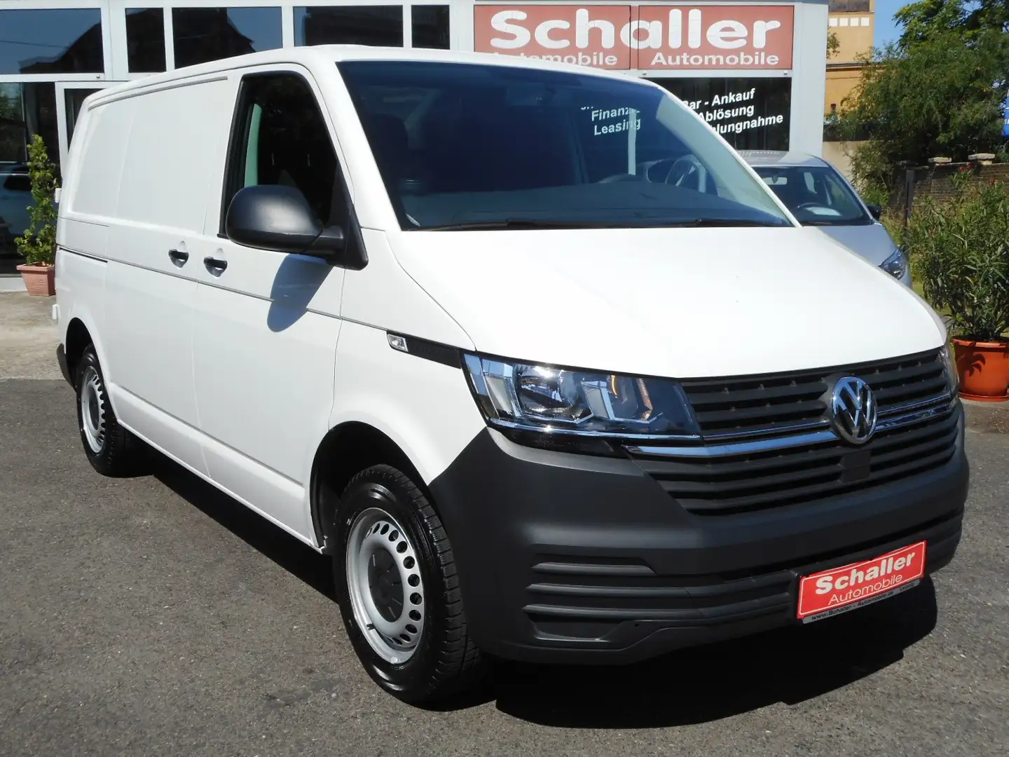 Volkswagen T6.1 Transporter Kasten kurz, AHZV, Klima, PDC, 3 Sitze, MWSt. ! Alb - 1