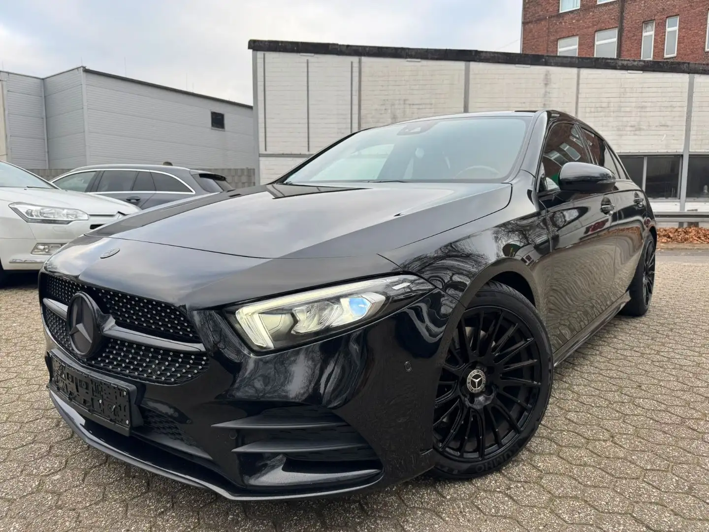 Mercedes-Benz A 220 7G-DCT AMG-LINE /LED/Ambiente/Sternhimmel Schwarz - 2