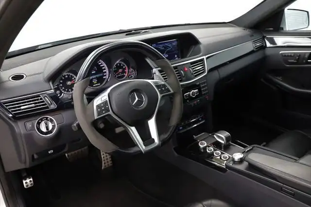 Mercedes-Benz E Class view 10