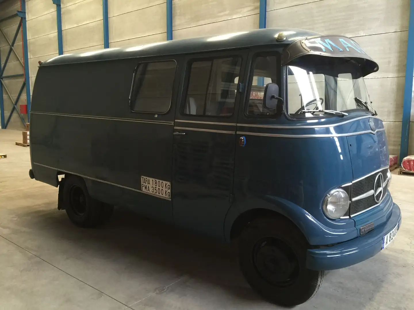 Mercedes-Benz 319L Синий - 1