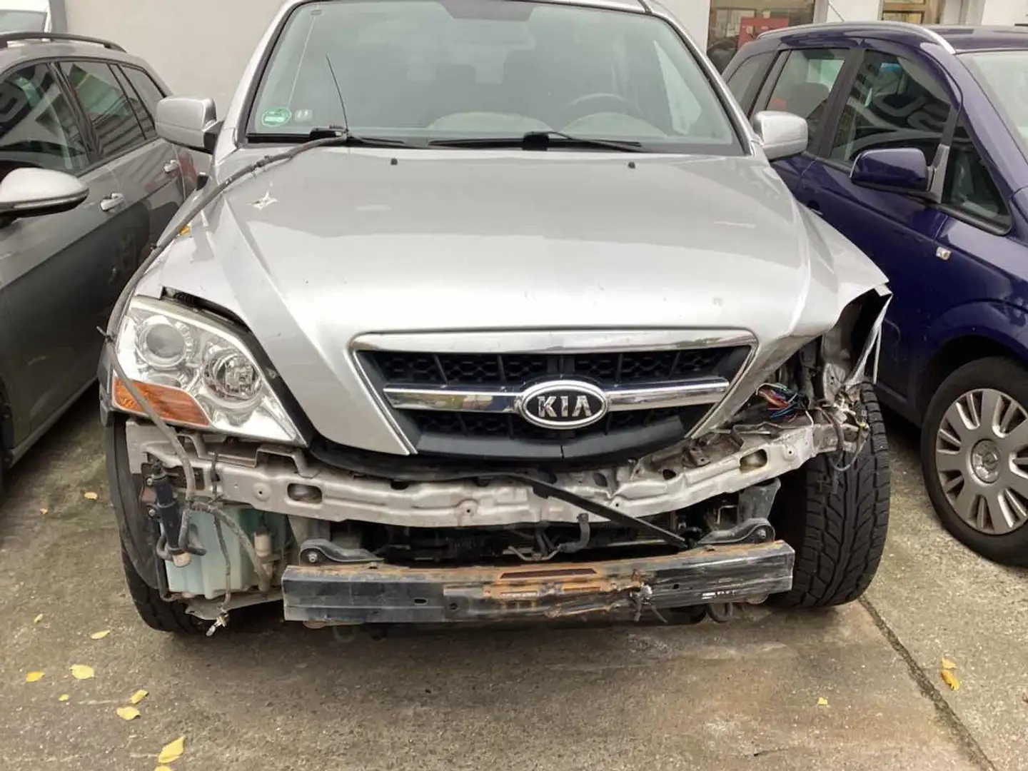 Kia Sorento 2.5 CRDi LX automatik Unfallschaden Silber - 2