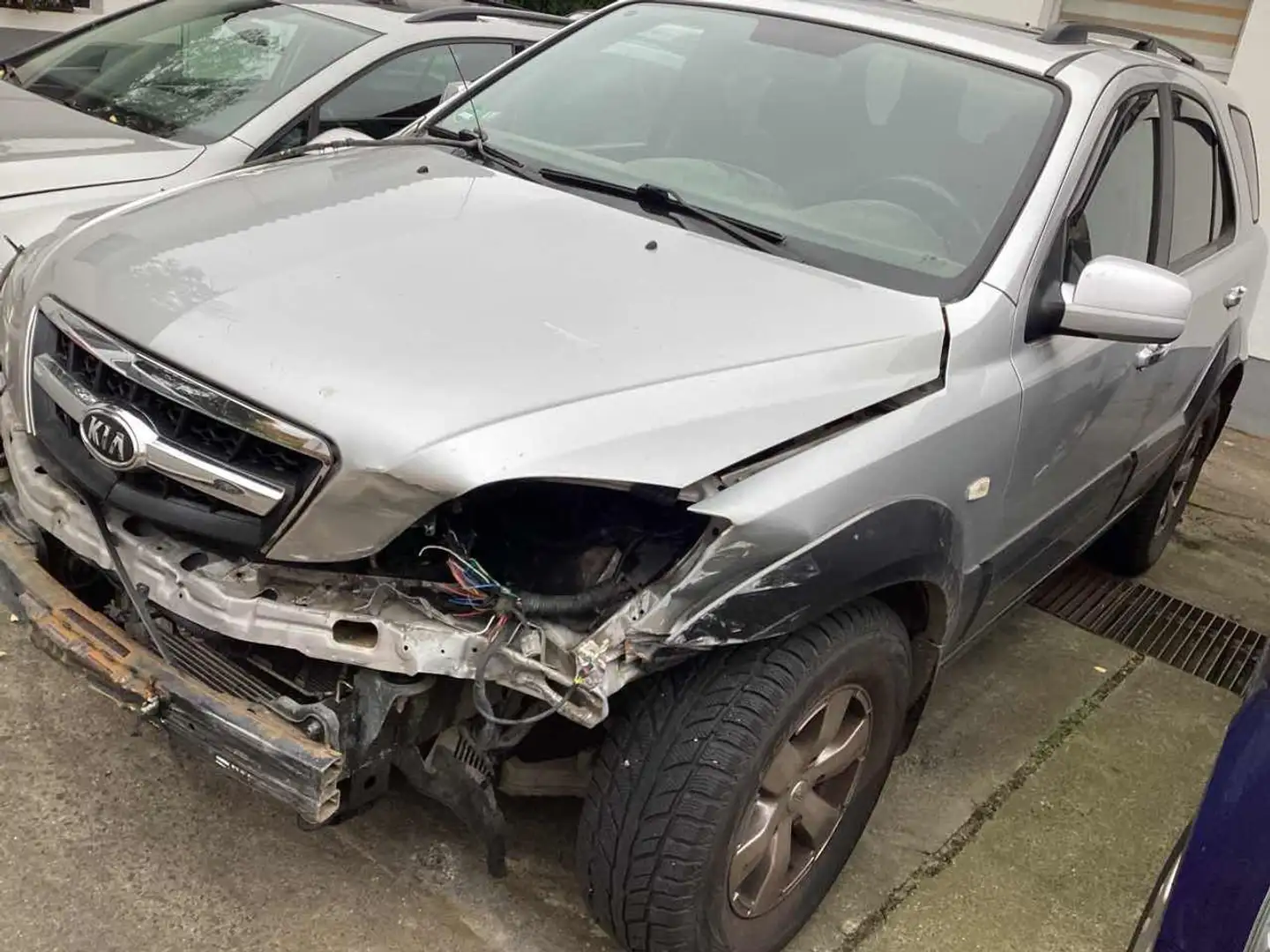 Kia Sorento 2.5 CRDi LX automatik Unfallschaden Silber - 1