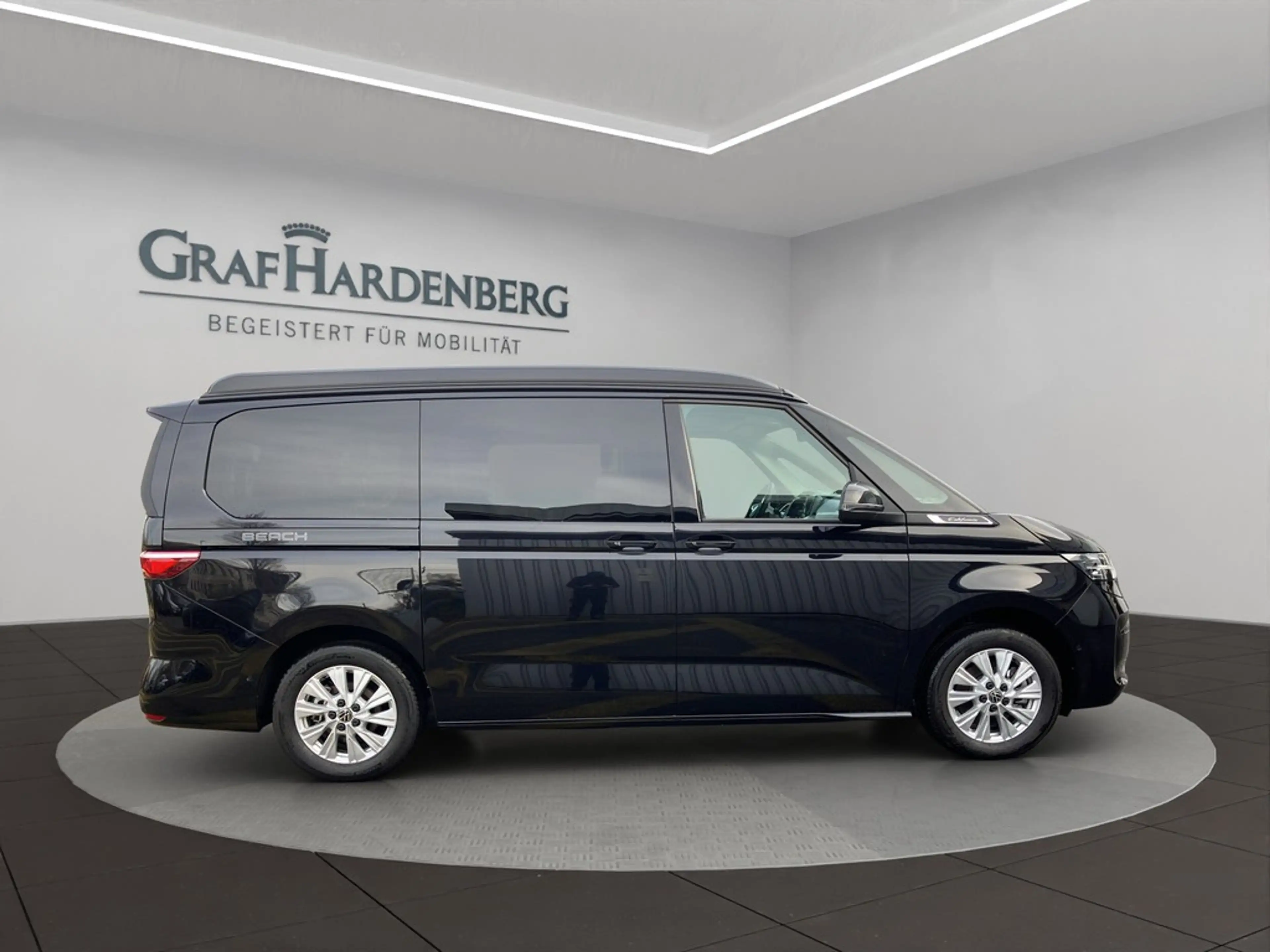 Volkswagen T7 California Beach Benzin 6-Sitzer Beach — photo 7