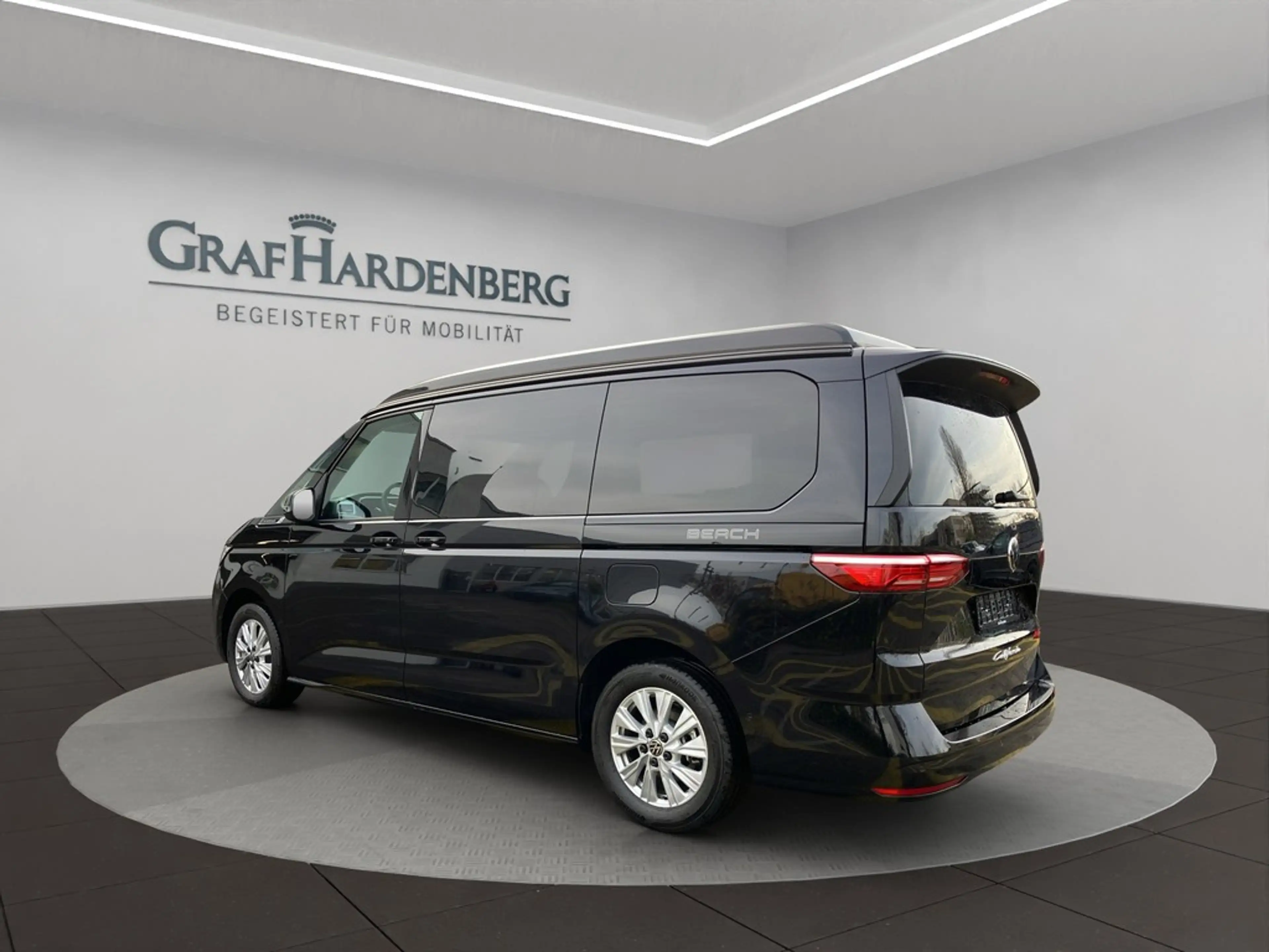 Volkswagen T7 California Beach Benzin 6-Sitzer Beach — photo 4