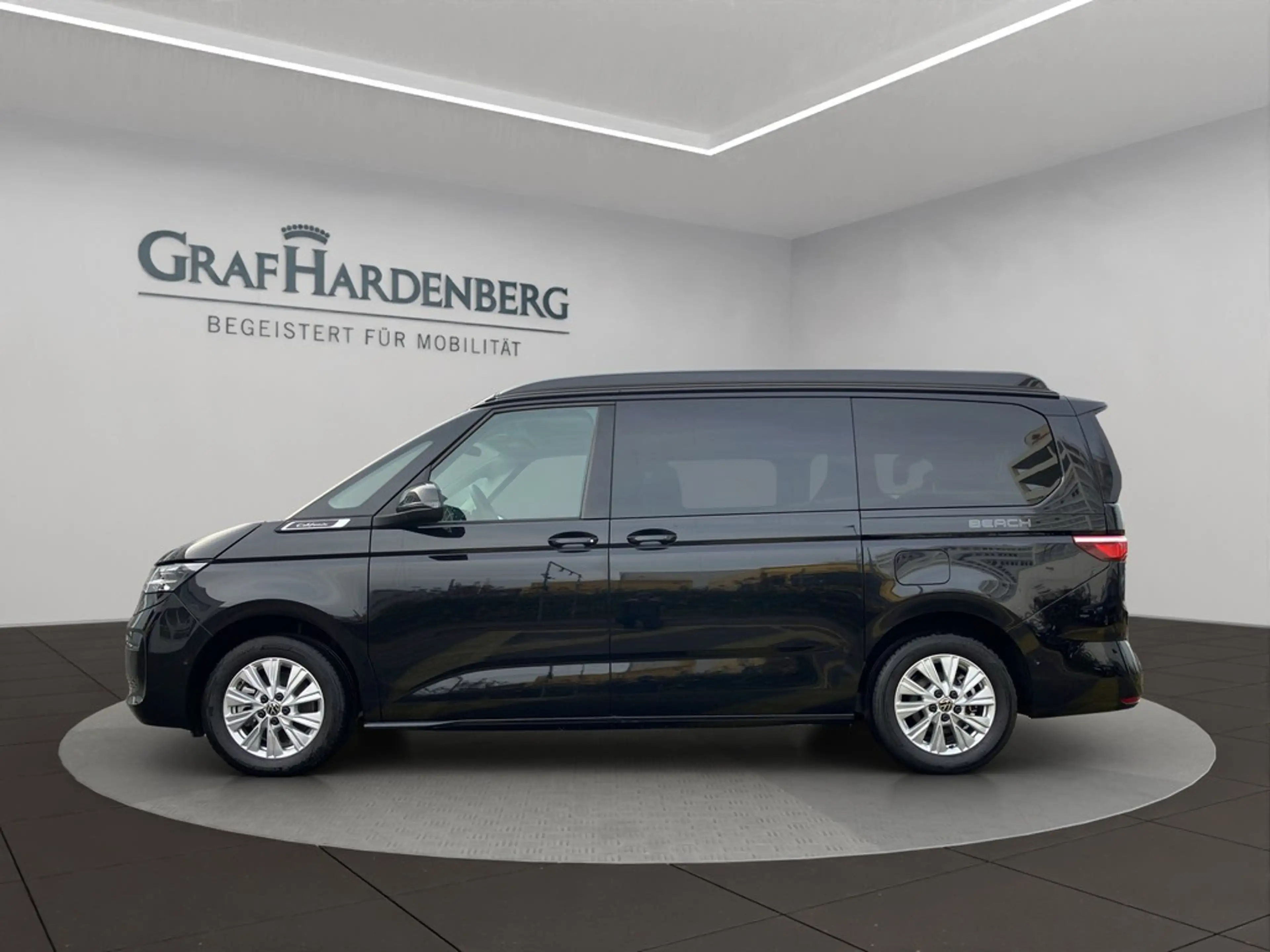 Volkswagen T7 California Beach Benzin 6-Sitzer Beach — photo 2