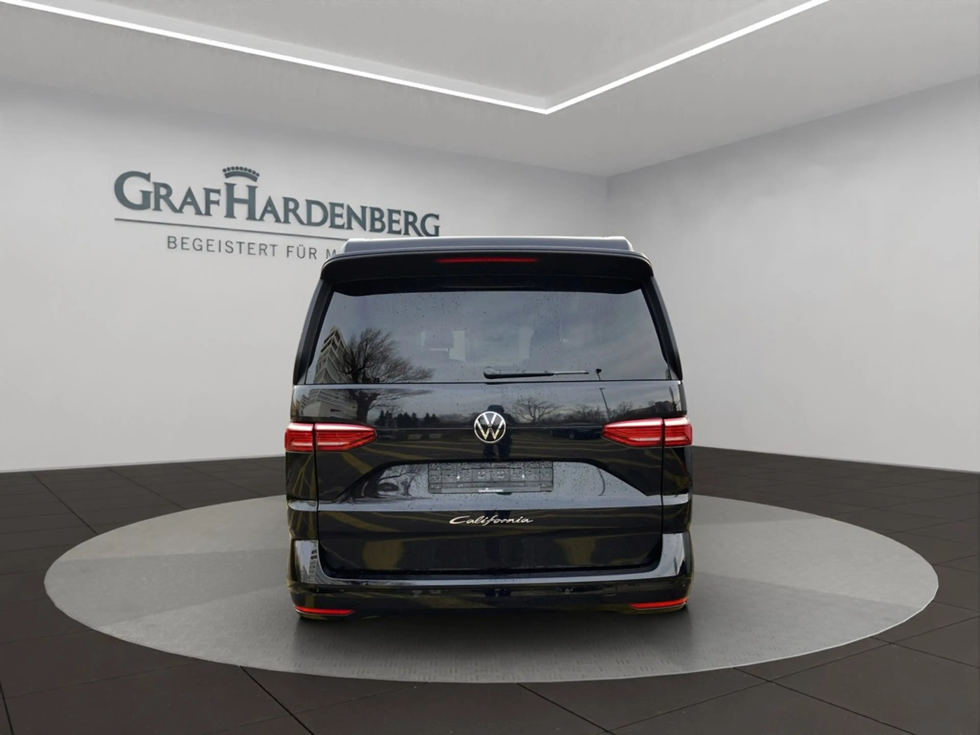 Volkswagen T7 California Beach Benzin 6-Sitzer Beach — photo 5