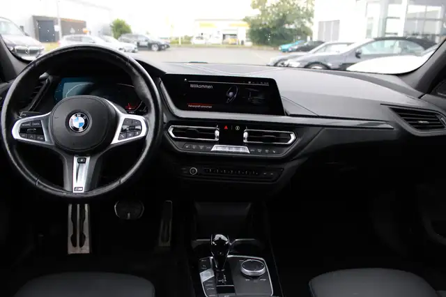 BMW 1 Series view 10