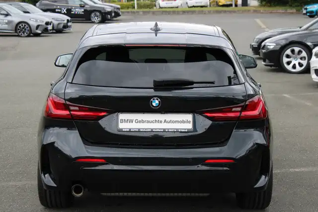 BMW 1 Series view 6