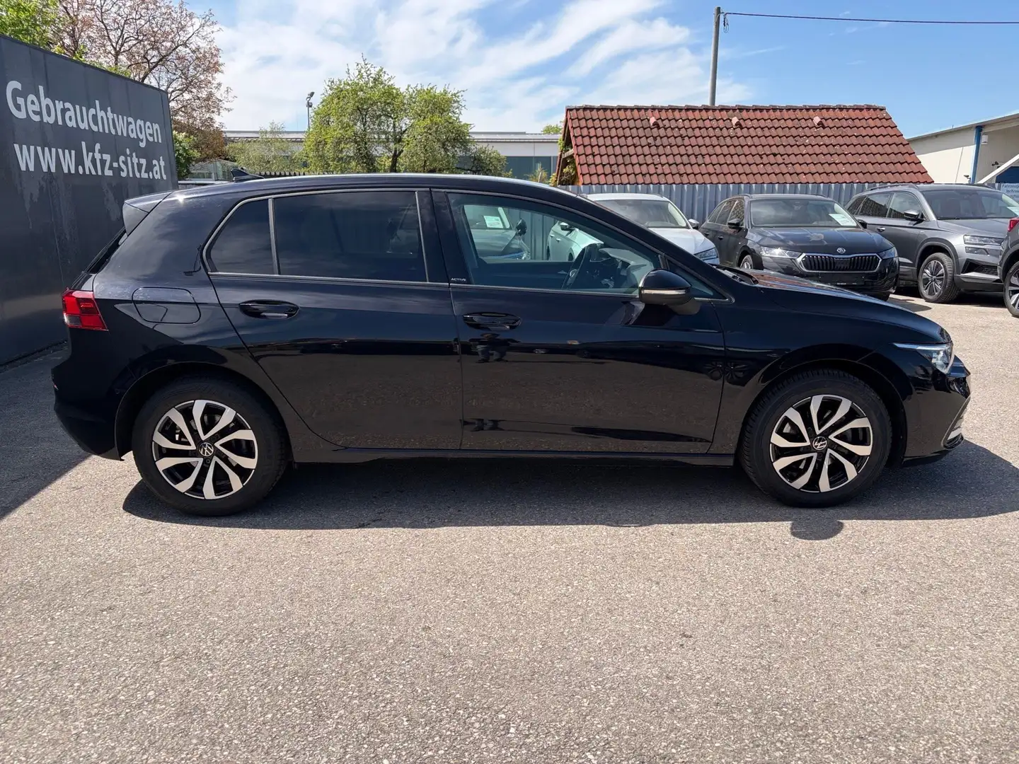 Volkswagen Golf 1,5 TSI ACT Active | NP: € 42.700 Schwarz - 2