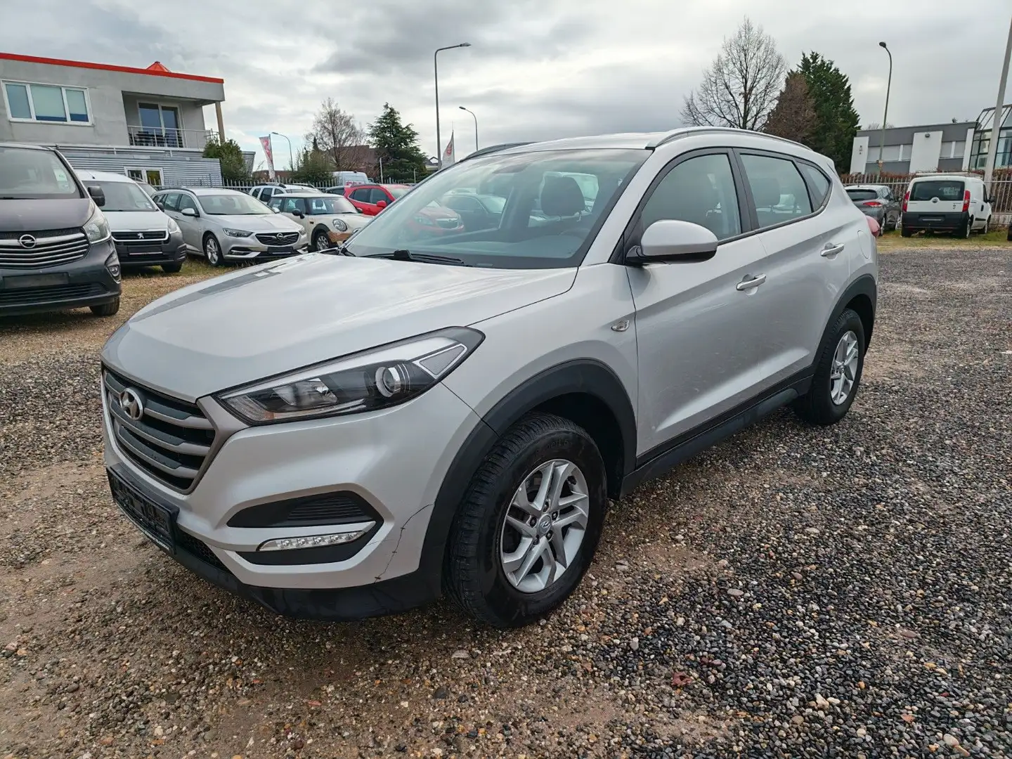 Hyundai TUCSON Trend 2WD Silber - 1