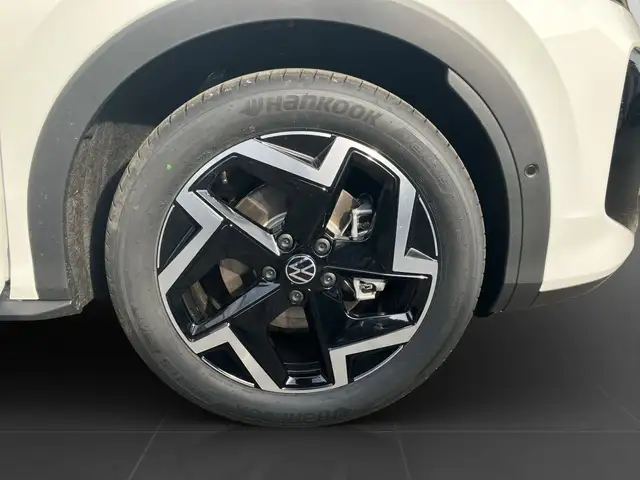 Volkswagen T-Roc view 7