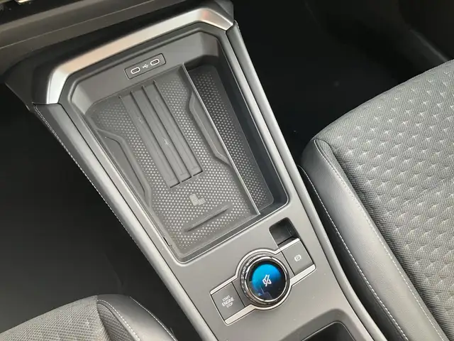 Volkswagen T-Roc view 11