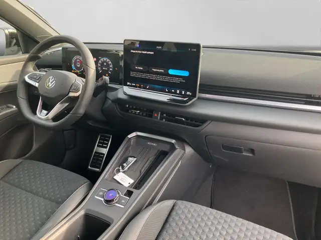 Volkswagen T-Roc view 5