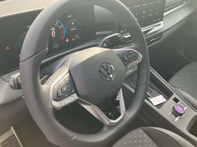 Volkswagen T-Roc view 10