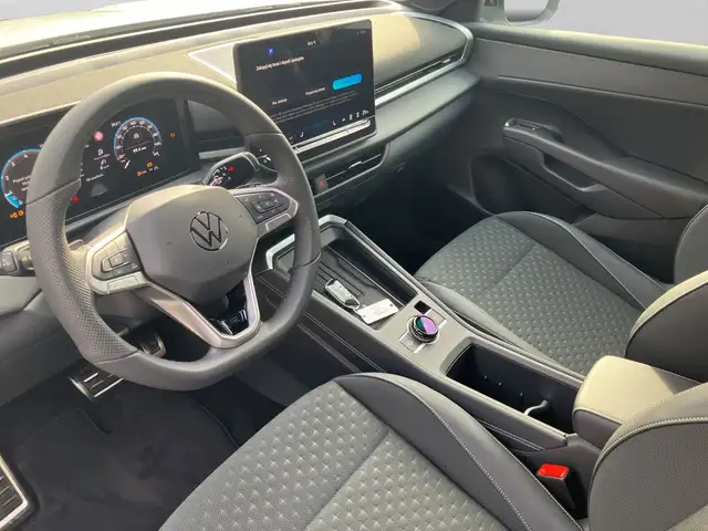 Volkswagen T-Roc view 9