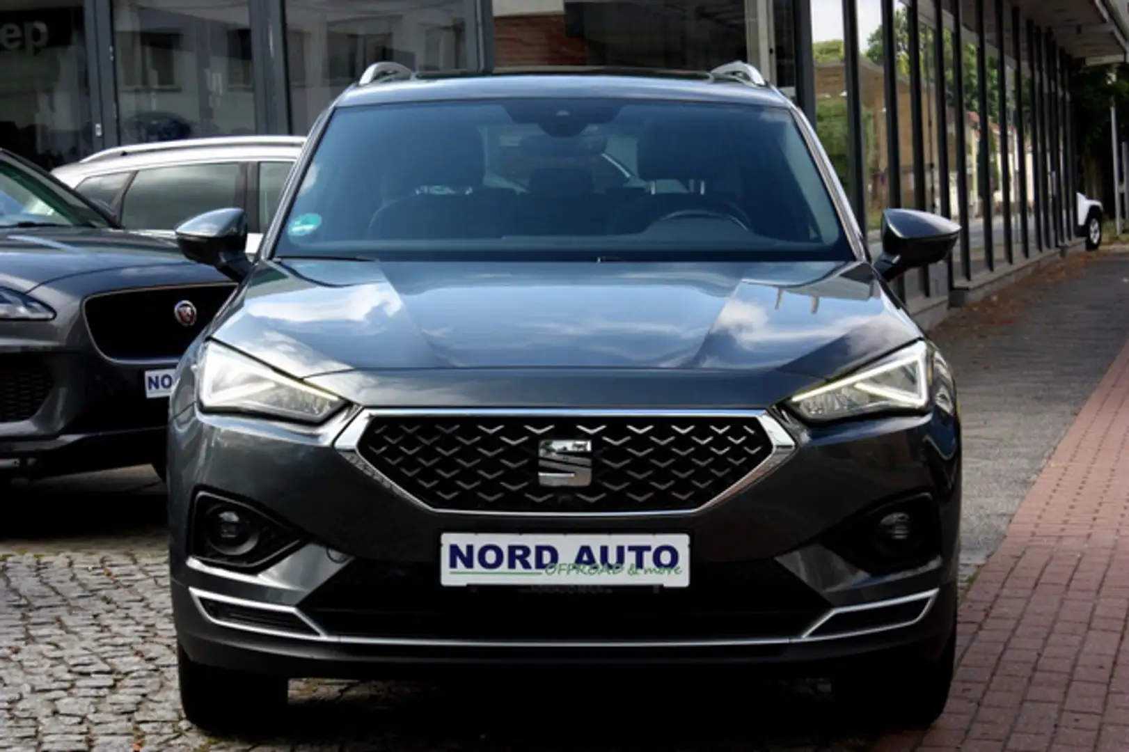SEAT Tarraco 2.0 XCELLENCE 4x4 Leder/Navi/Pano/7Sitze Schwarz - 2