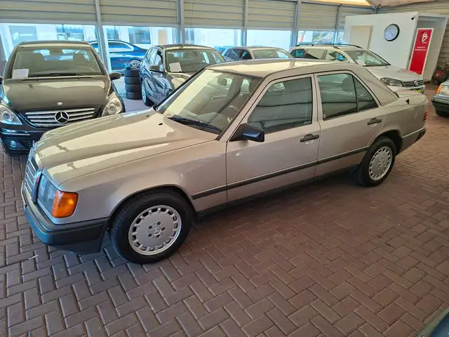 Mercedes-Benz 230 E W124 Schiebedach ZV 2.Hand  Tüv+H-Zulassung
