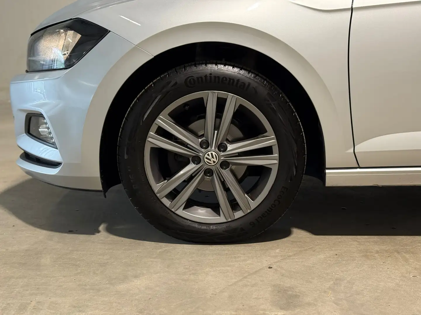 Volkswagen Polo 1.0 TSI Highline 2019 NAP VIRTUAL NAVI CRUISE Grijs - 2