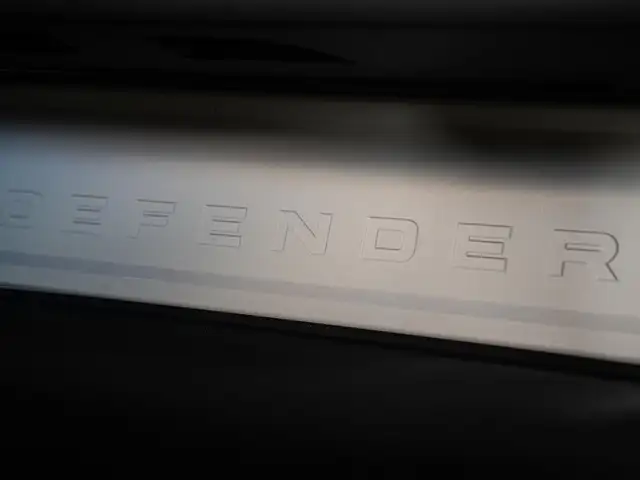 Land Rover Defender 110 X-DYN SE 3.0 250 AWD Ansicht 16