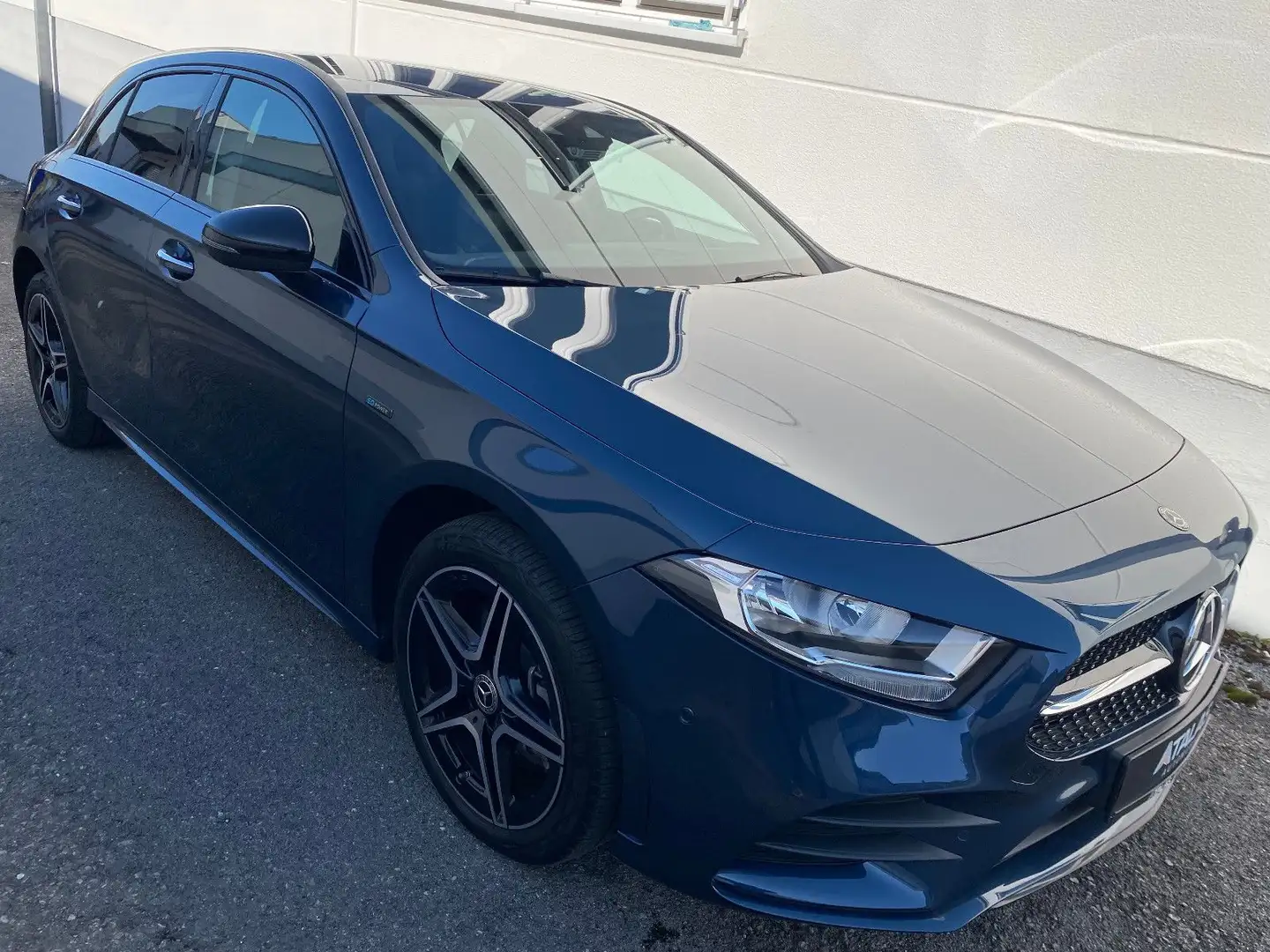 Mercedes-Benz A 250 e AMG Line Night-Paket erst.49900Km Co24g Blau - 1