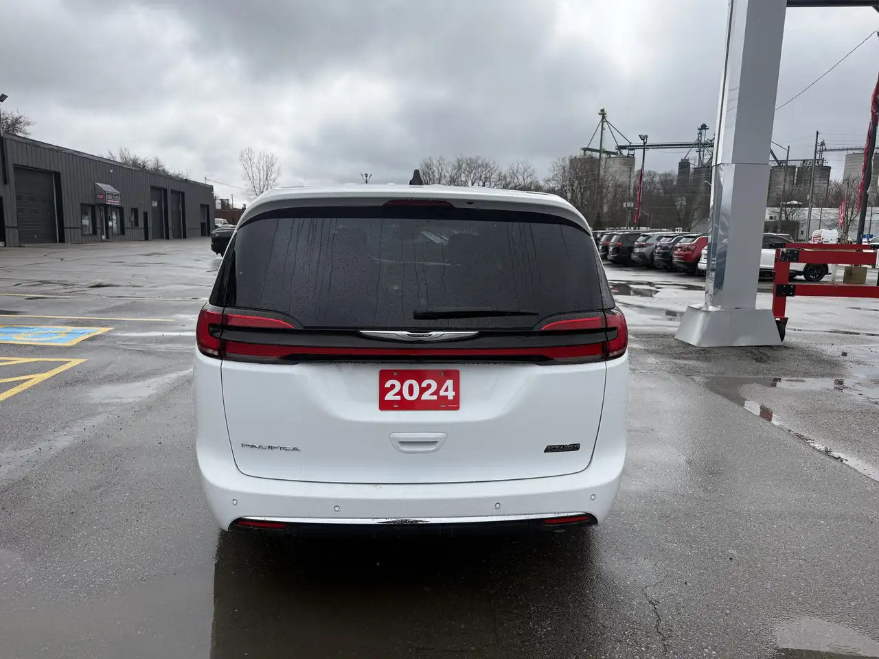 Chrysler Pacifica снимка Chrysler Pacifica