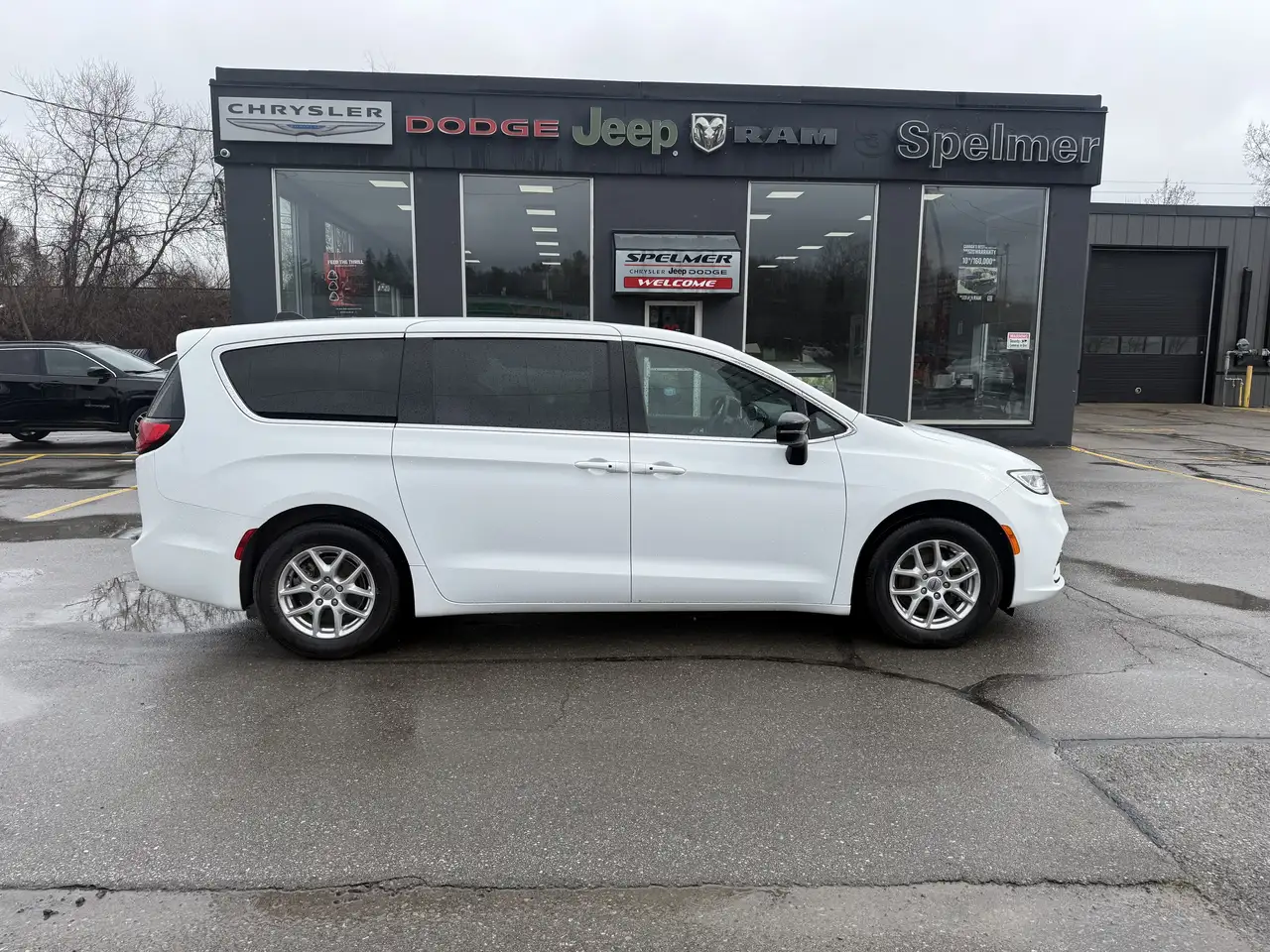 Chrysler Pacifica снимка Chrysler Pacifica
