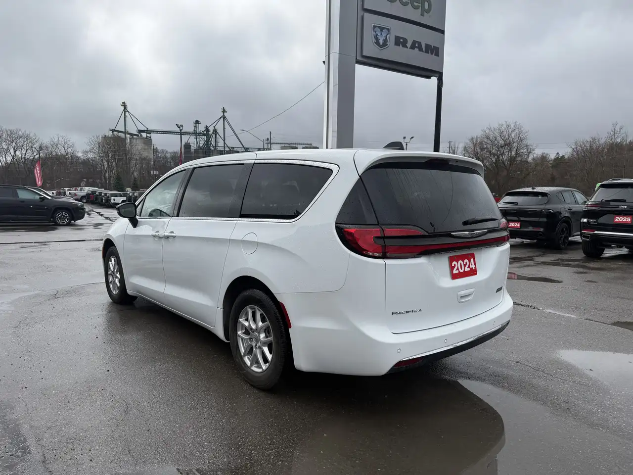 Chrysler Pacifica снимка Chrysler Pacifica