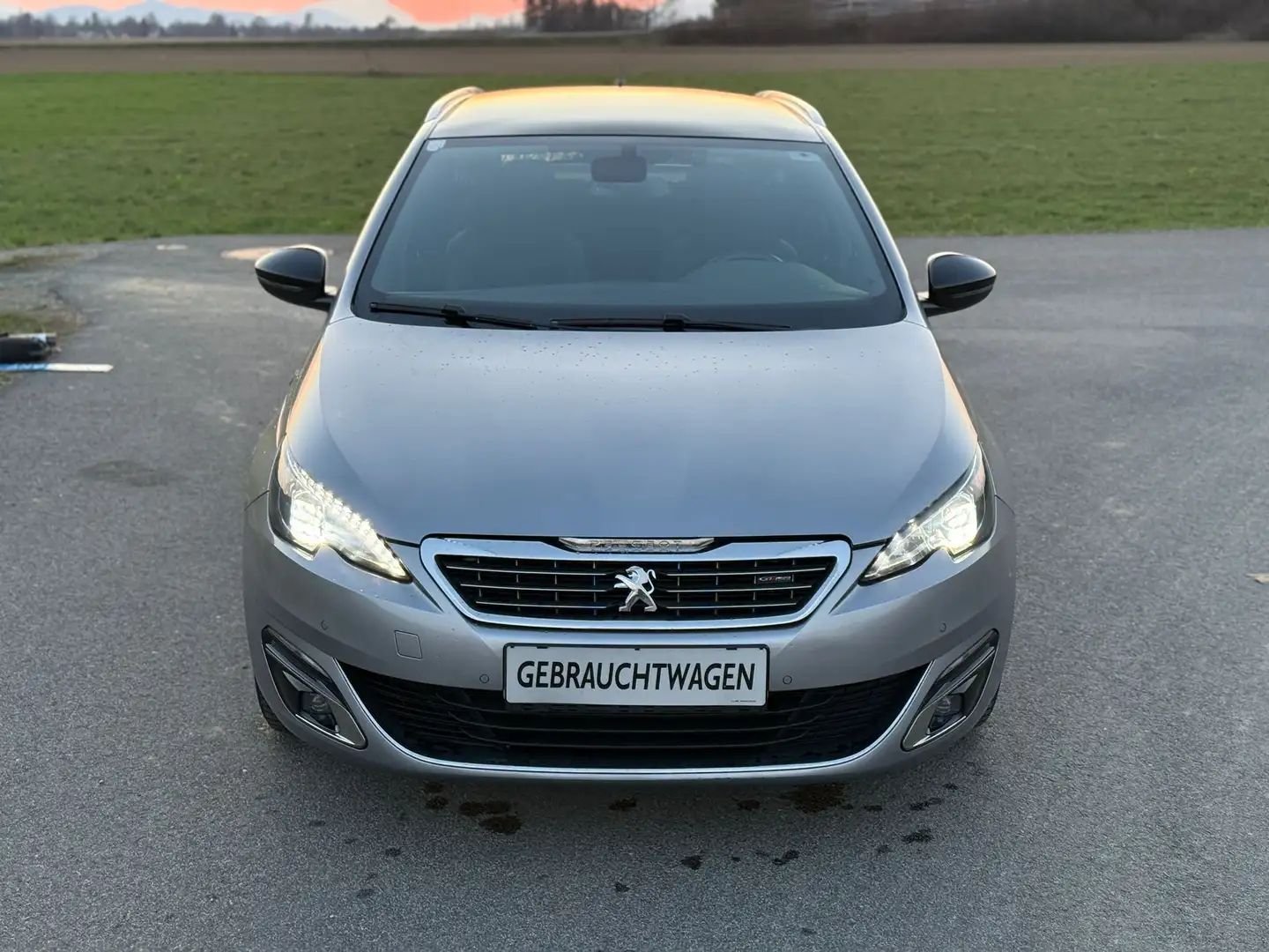 Peugeot 308 SW 1.6 BlueHDi GT Line Grau - 2
