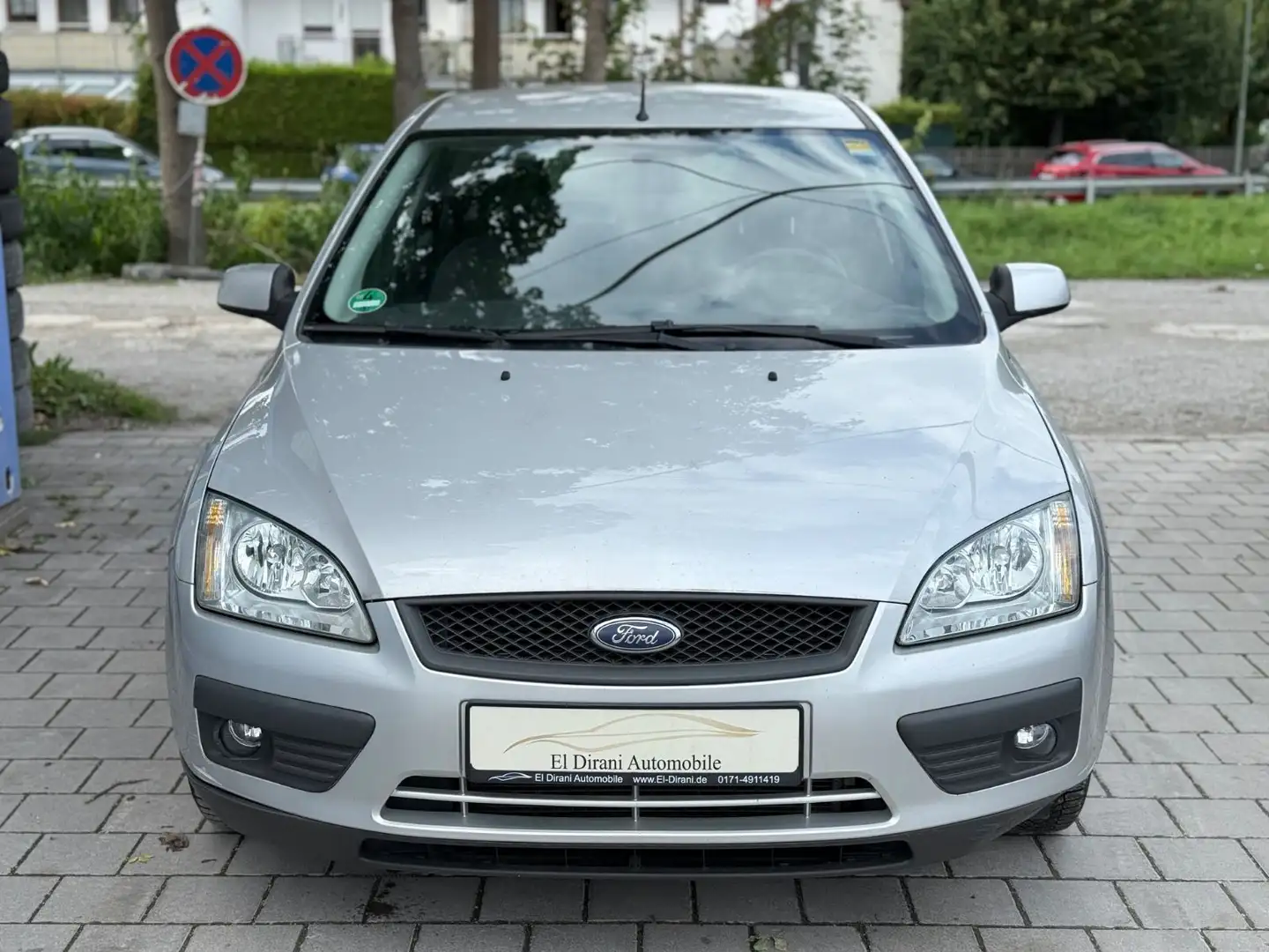 Ford Focus Lim. 1.6 Fun X Klimaaut/Temp/SHZ/TÜV 01.26 Grau - 2