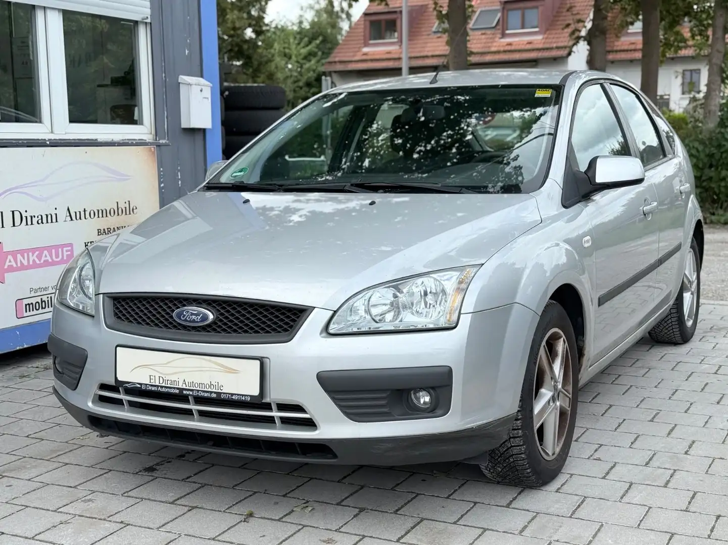 Ford Focus Lim. 1.6 Fun X Klimaaut/Temp/SHZ/TÜV 01.26 Grau - 1