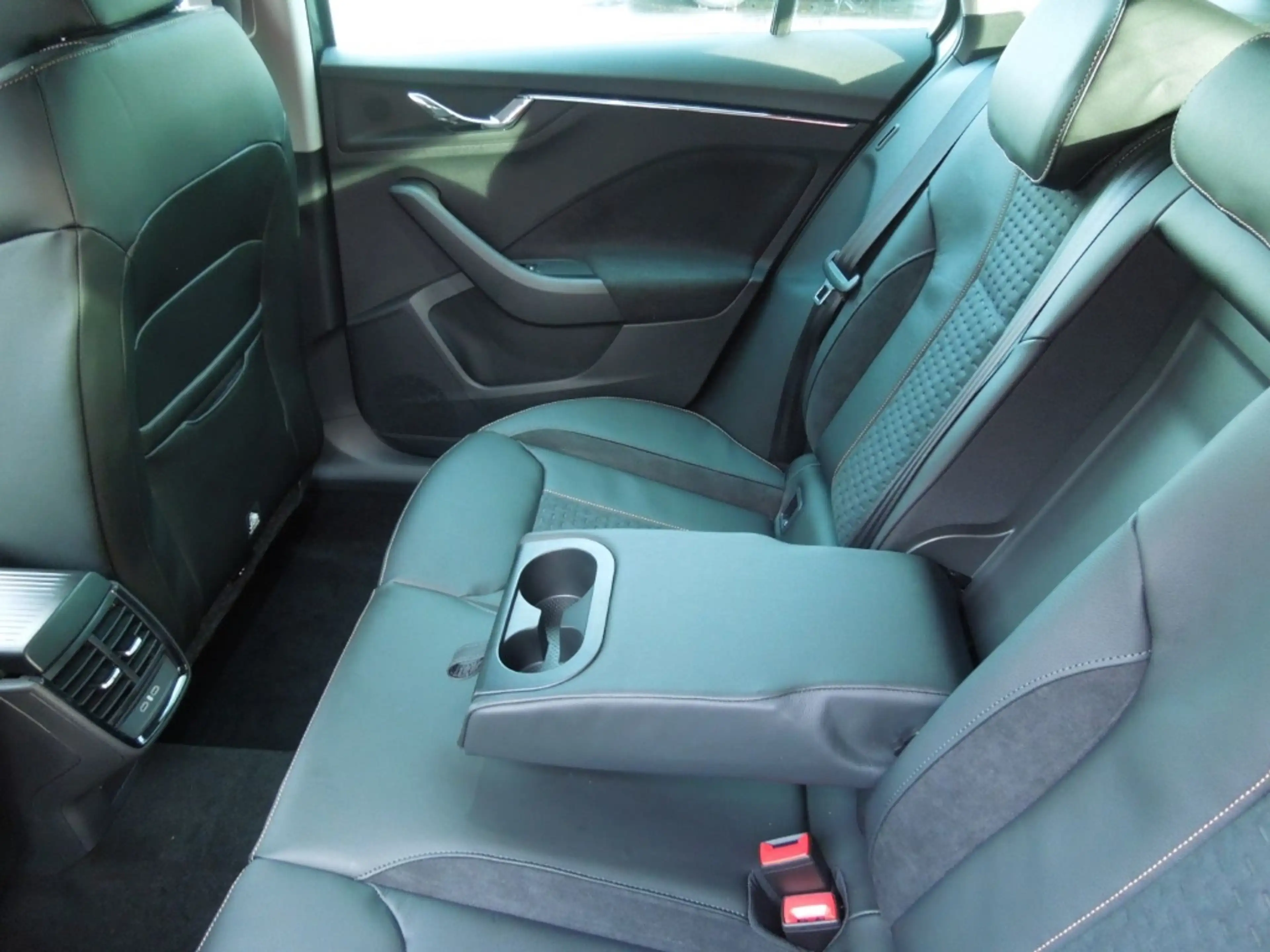 Skoda Scala 1.5TSI DSG Premium/LED/Navi/Sitzheizung — photo 11