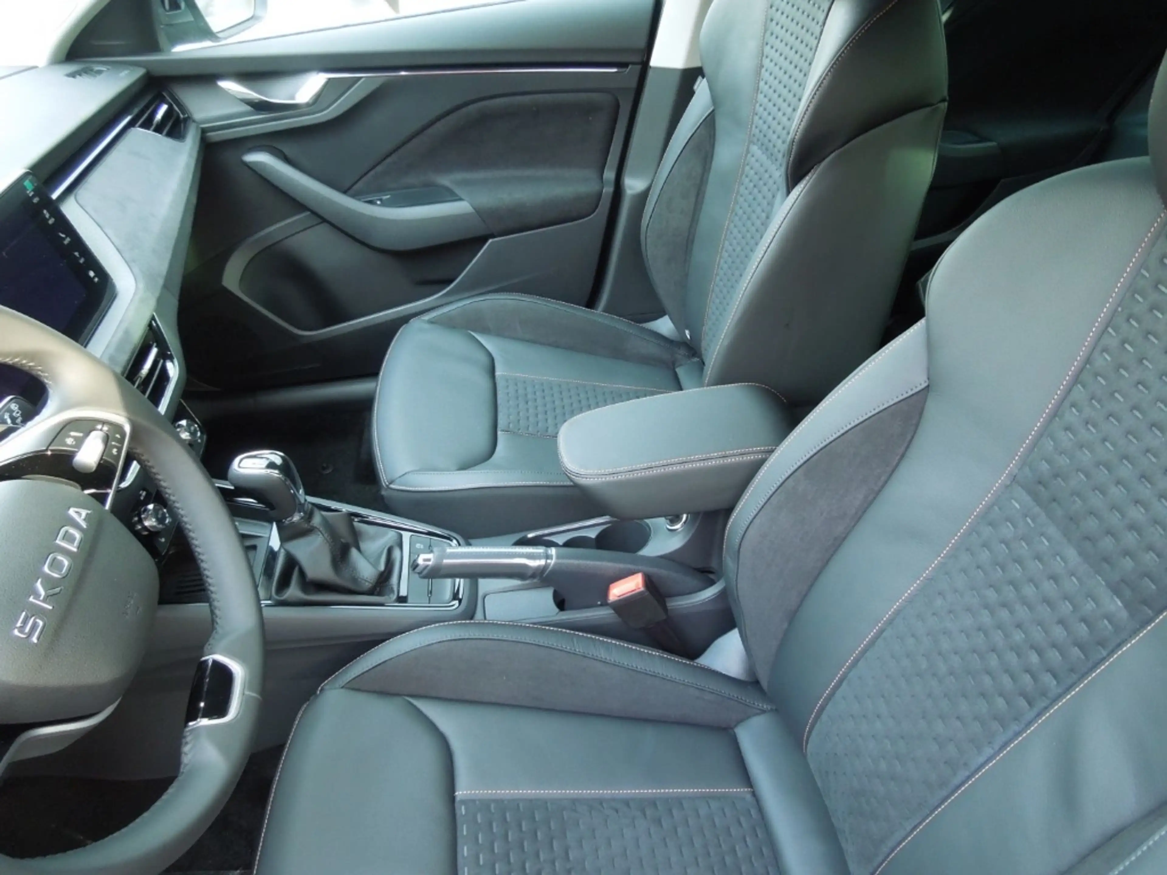 Skoda Scala 1.5TSI DSG Premium/LED/Navi/Sitzheizung — photo 10