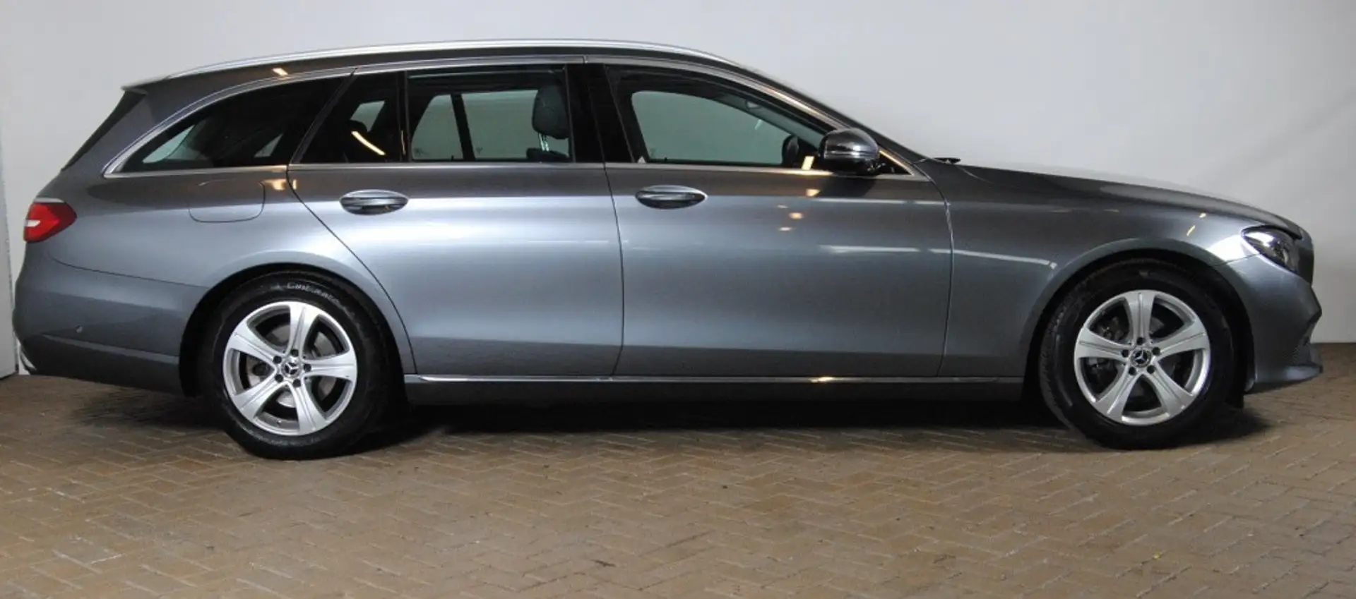 Mercedes-Benz E 220 Estate d Premium Plus Grijs - 2