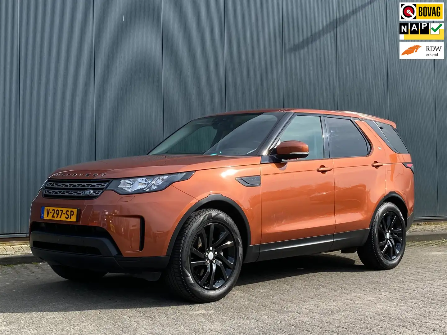 Land Rover Discovery 2.0 Sd4 SE | NL-Auto | Grijs Kent. | Luchtvering | Orange - 1