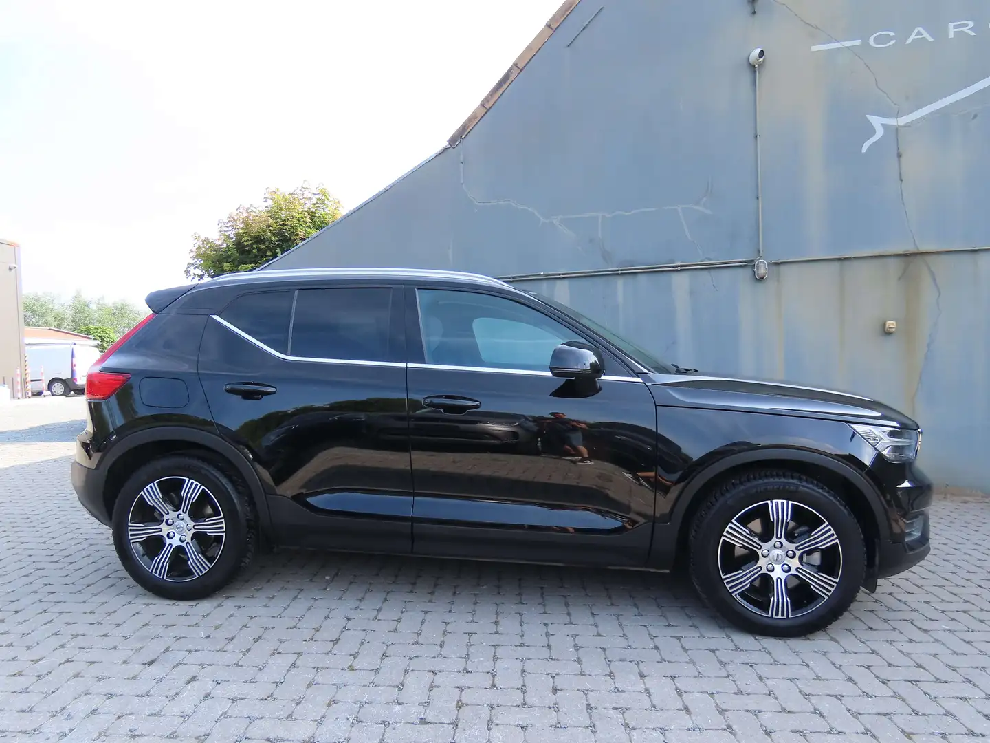 Volvo XC40 2.0 T4 Inscription Geartronic Zwart - 2