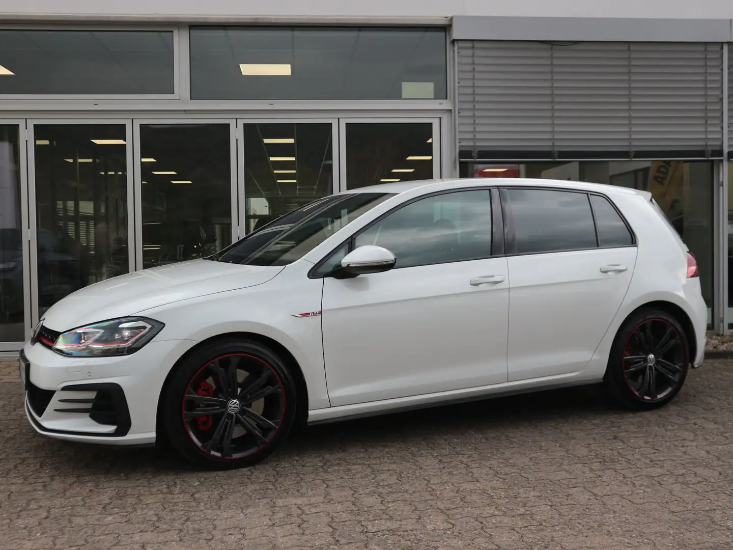 Volkswagen Golf GTI Performance 2.0 TSI DSG ACC LED NAVI Weiß - 2