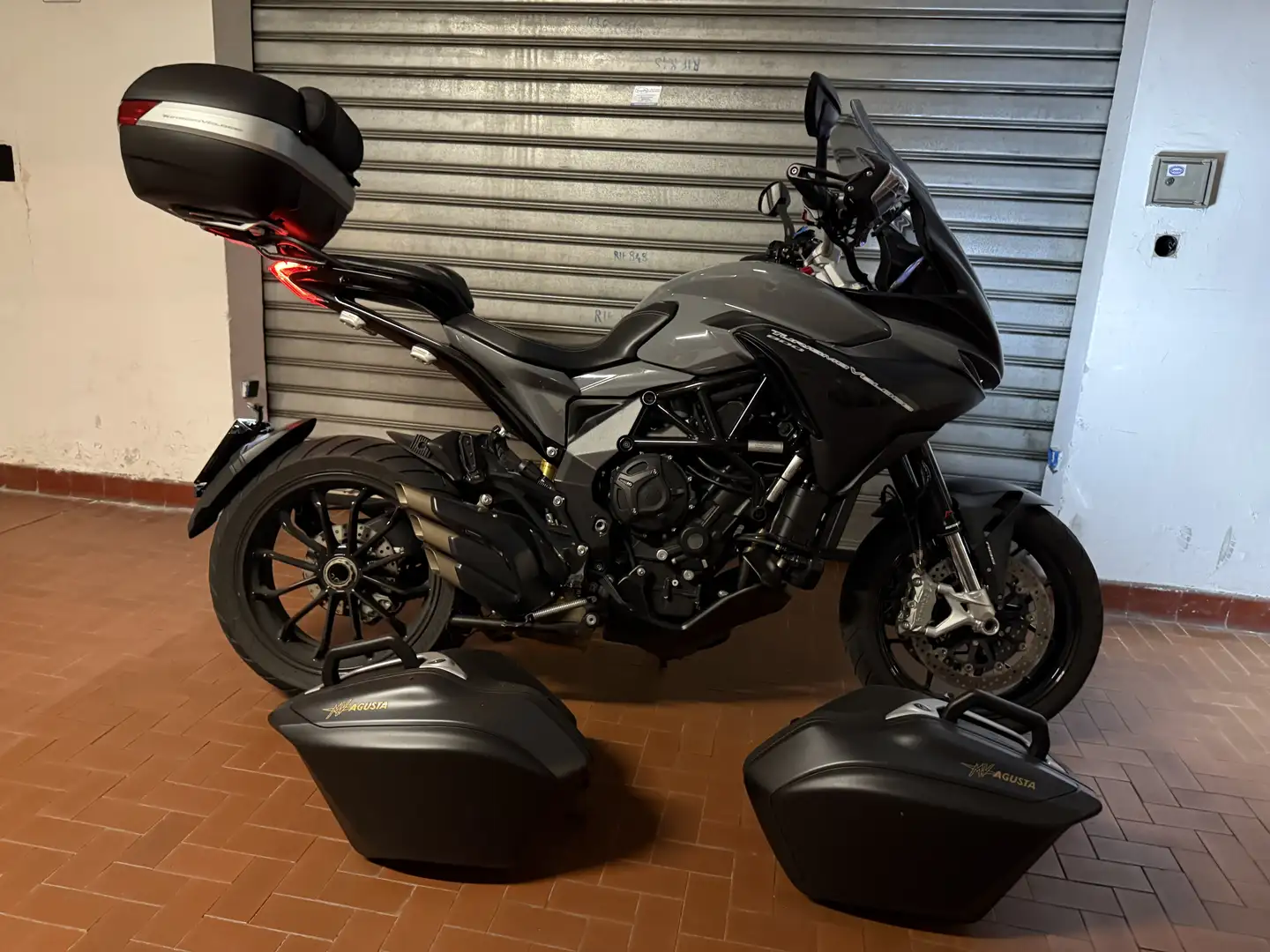 MV Agusta Turismo Veloce 800 eas - 2