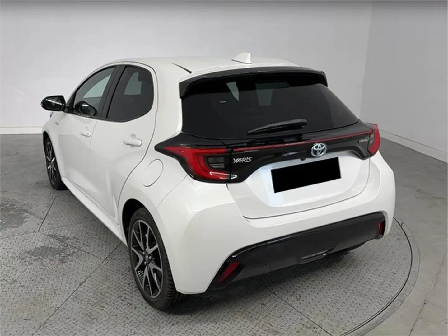 Toyota Yaris 120H 1.5 Style - 2