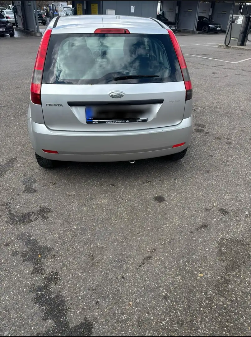 Ford Fiesta 1.3 Futura - 1