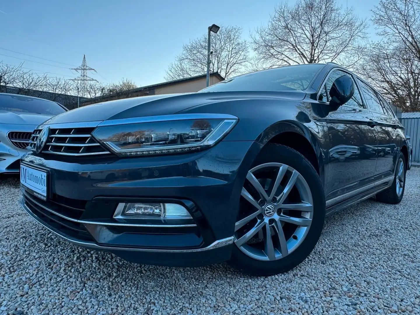 Volkswagen Passat R Line AHK*Pano*Kamera*ACC*AWR*Massage Grau - 1